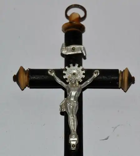 Kl. Kruzifix,Holz,schwarz,mit Metalldekoration19.Jhdt,guter Zustand,zum Umhängen