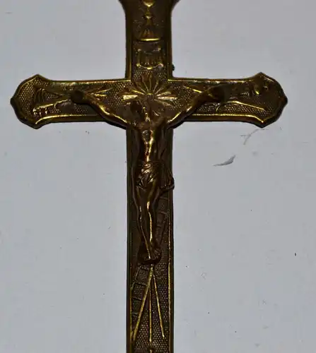 Kl. Kruzifix,Pilgerzeichen Souvenir "la Mission",Messing,19.Jhdt,zum Aufstecken