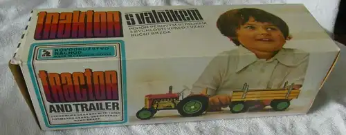 Traktor mit Anhänger in Originalkarton mit Federwerkantrieb