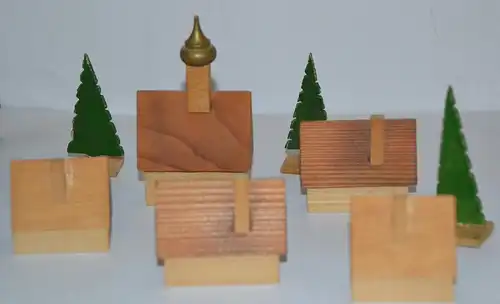 Erzgebirge Miniaturdorf,Holz,1 Kirche ,4 Häuser und 3 Bäume