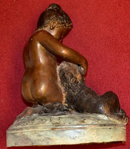 Figur, Mädchen befreit Hund von Stachel,Messingguss,bronziert