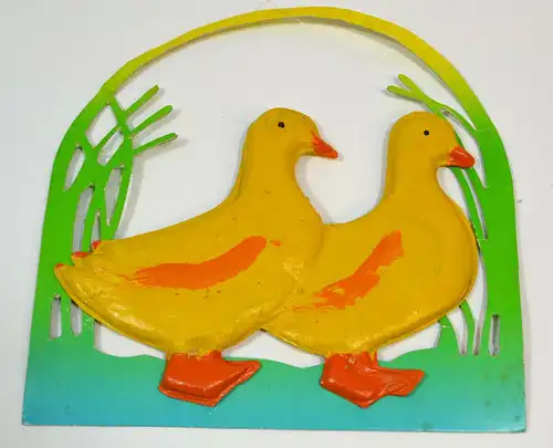 3 x 2 Enten,mit Gras umrandet,gelb-grün,Plastisch, in Karton u.Papier,1950
