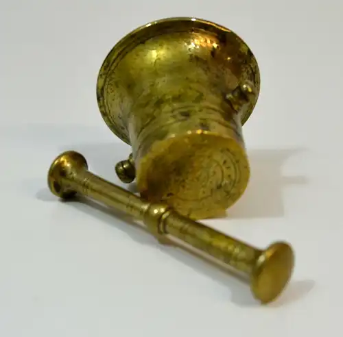 Mörser, Messing mit  Stößel, klein, Höhe 5 cm, 19.Jhdt