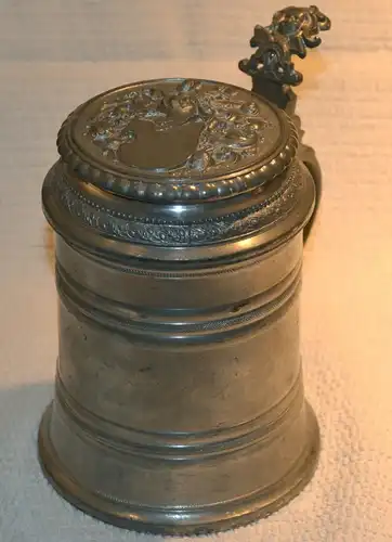 Zinnkrug,Bier, mit Wappendekor auf dem Deckel,um 1900