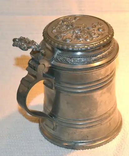 Zinnkrug,Bier, mit Wappendekor auf dem Deckel,um 1900