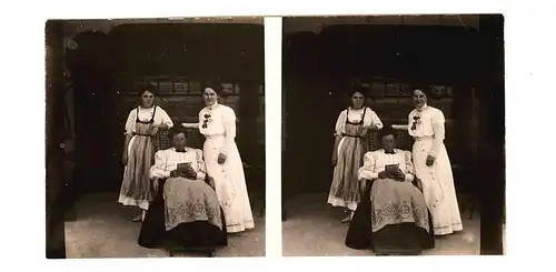 Stereofotografie,Mutter mit zwei Töchtern um 1900 in schönen Kostümen