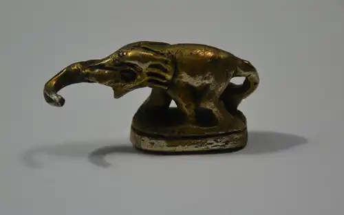 Elefant aus Messing, teilvergoldet, Vitrinenobjekt,