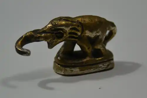 Elefant aus Messing, teilvergoldet, Vitrinenobjekt,