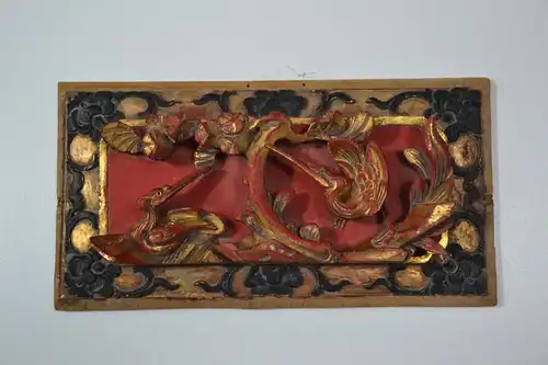 Holzrelief, 2 Störche, Asien, farbig gefaßt und teilvergoldet