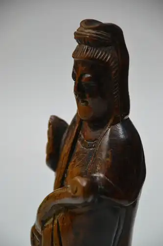 Figur aus Holz, verm. asiatischer Heiliger oder Gelehrter