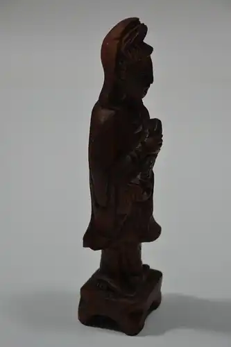 Figur aus Holz, verm. asiatischer Heiliger oder Gelehrter