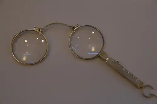 Brille, Klappbrille, Lorgnon, Horn, Rahmen vergoldet