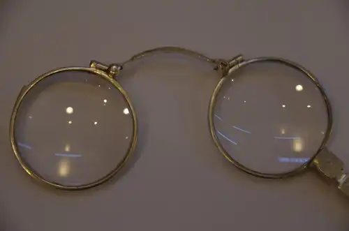 Brille, Klappbrille, Lorgnon, Horn, Rahmen vergoldet