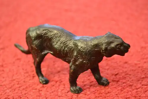 Spielzeugfigur, Tierfigur aus Masse, etwa 1930,Panther. schwarz, handbemalt