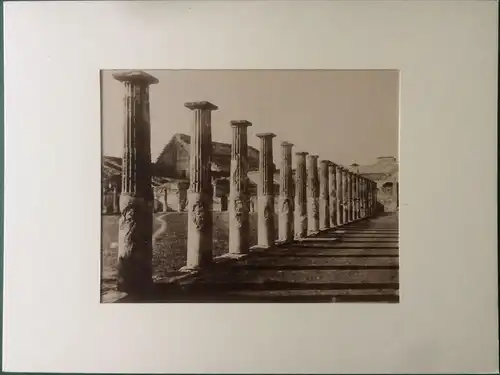 Photographie Pompeji - Gladiatorenkaserne, ca. 1880, im Passepartout