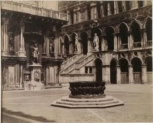Photographie Dogenpalast / Palazzo Ducale in Venedig - Innenhof, ca. 1880