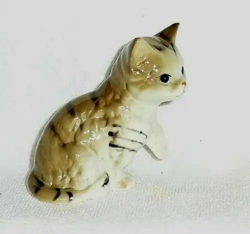 8 Deko-Katzenfiguren ohne Marke aus diversen Materialien