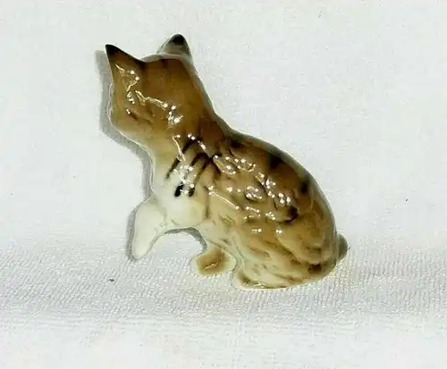 8 Deko-Katzenfiguren ohne Marke aus diversen Materialien