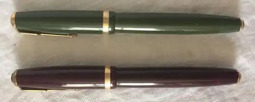 Zwei Füller „PARKER DUOFOLD VACUMATIC“ mit Goldfeder, Füllmechanismus defekt