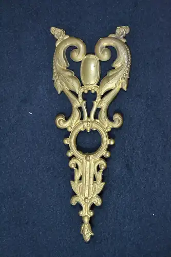 Zierornament, Beschlag für Türen, Metall vergoldet, etwa 1800