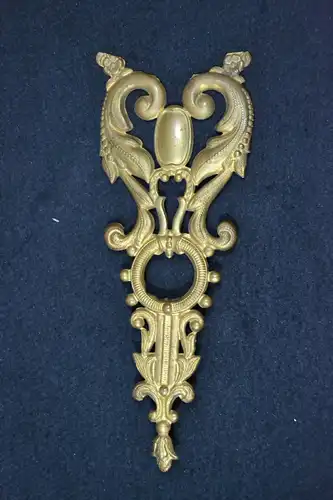 Zierornament, Beschlag für Türen, Metall vergoldet, etwa 1800