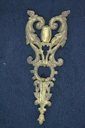Zierornament, Beschlag für Türen, Metall vergoldet, etwa 1800