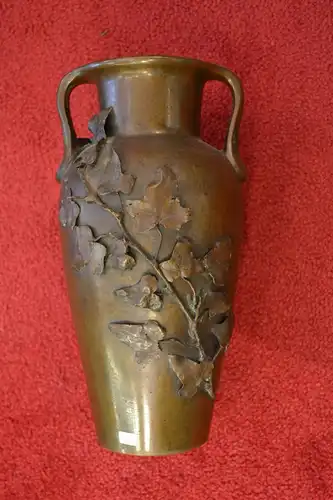 Amphore mit floraler Applikation, Bronze, Japan etwa 1880