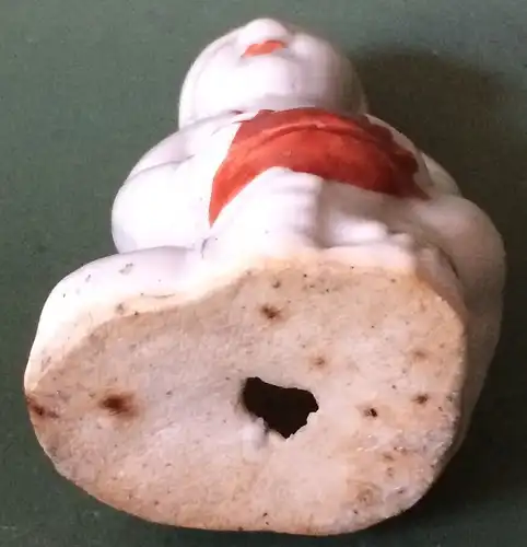 Kleine sitzende asiatische Porzellanfigur, ohne Marke