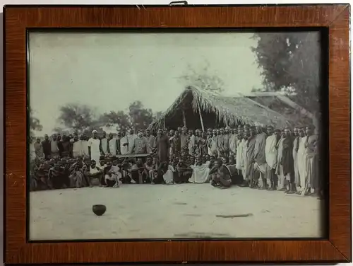 Zwei Originalphotographien aus Afrika, wohl Ghana, ca. 1900, gerahmt hinter Glas