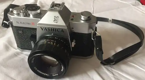 YASHICA TL ELECTRO Spiegelreflexkamera mit Objektiv