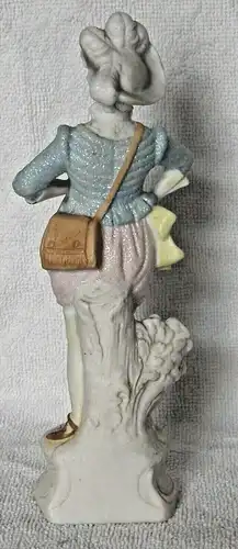 Figur aus Bisquit-Porzellan im Rokoko-Stil, bemalt