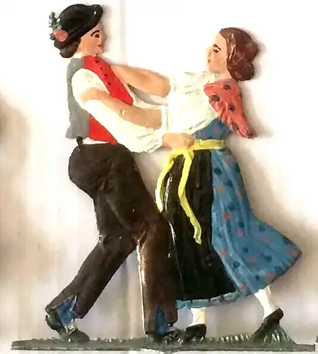 Sieben bemalte Zinnfiguren: Drei Musikanten und vier tanzende Paare
