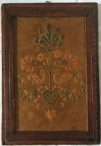 Kleiner Wandschmuck aus farbigem Leder mit Blumen-und Vögel-Ornamenten, gerahmt