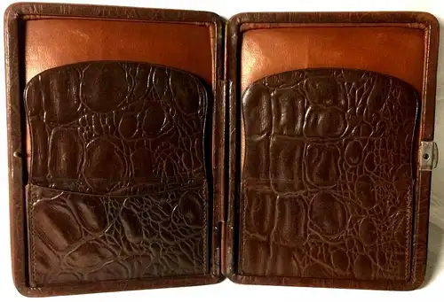 Alte Brieftasche aus Krokodilleder-Imitat