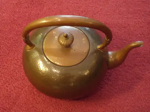 Teekanne, Jugendstil, Kupfer, Hammerschlaglackierung,Holzgriff mit Löwenfüßen