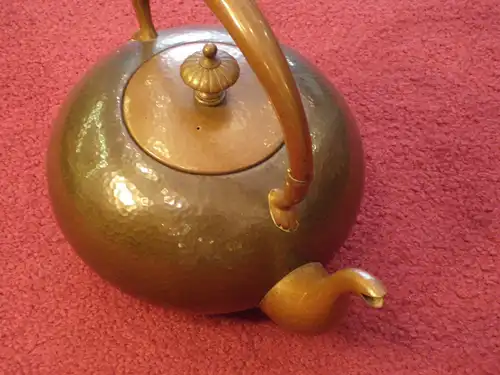 Teekanne, Jugendstil, Kupfer, Hammerschlaglackierung,Holzgriff mit Löwenfüßen