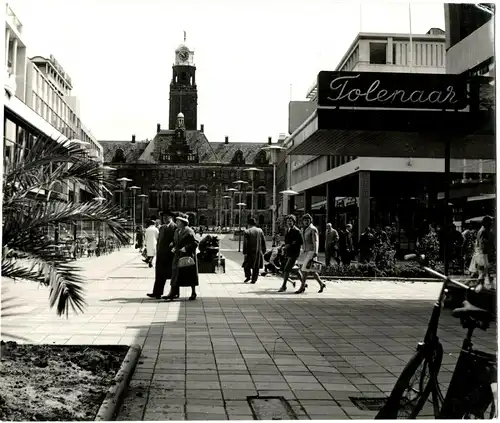 Original-Photographie von Gert Mähler „In der Lijnbaan (Rotterdam)“