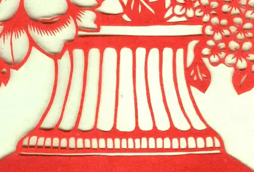 Original-Scherenschnitt „Vase mit Blumen“ aus rotem Papier, sehr dekorativ