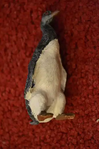 Spielzeugfigur, Tierfigur aus Masse, etwa 1930,Pinguin, handbemalt