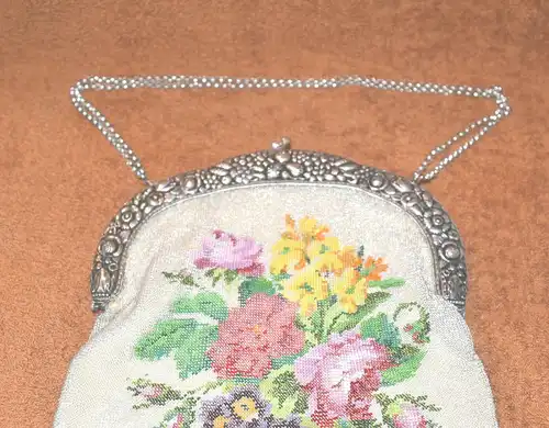 Glasperlenhandtasche,Silberbügel,sehr guter Zustand,Leder gefüttert,ca 1890