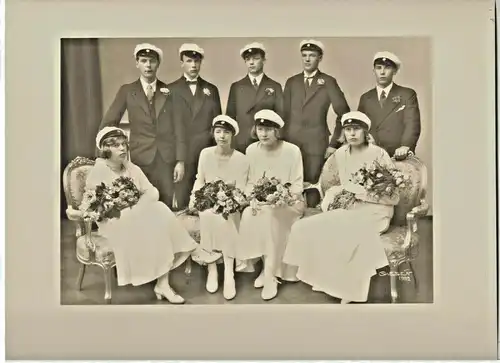 Alte Gruppenaufnahme aus dem Jahr 1932 mit 9 Personen