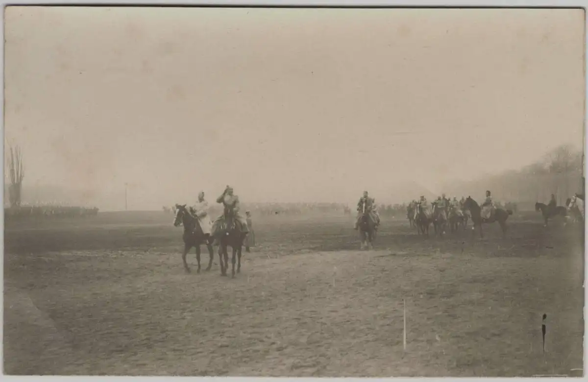 Photographie 1. Weltkrieg: Kaiser Wilhelm II. beim Truppenbesuch