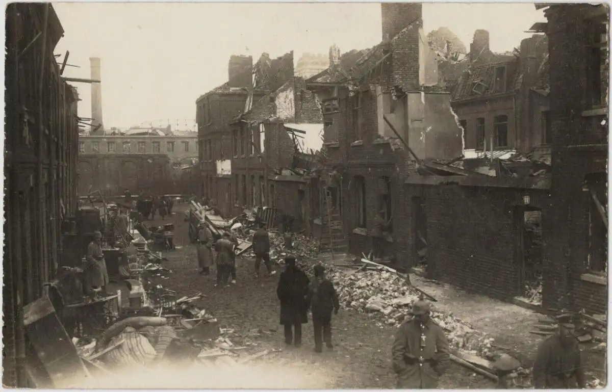 Photographie 1. Weltkrieg: Kriegsschäden in der französischen Stadt Lille 1915