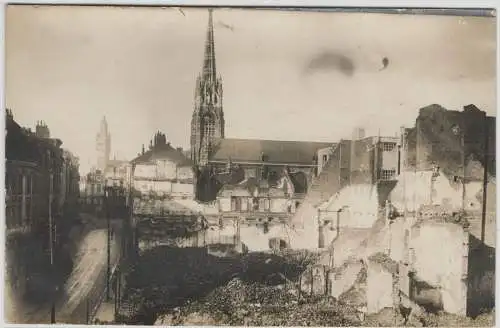 Zwei Photographien 1. Weltkrieg: Lille nach dem Beschuß durch deutsche Truppen
