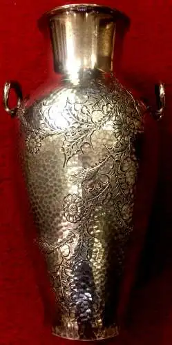 Kleine Vase aus versilbertem Zinn mit Distel-Motiv, wohl Frankreich, ca. 1900