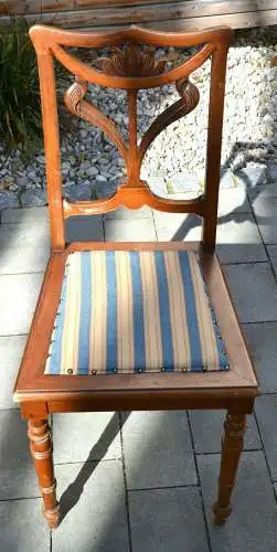 Zwei Jugenstil-Stühle, ca.1905,Holz,sollten überarbeitet werden .