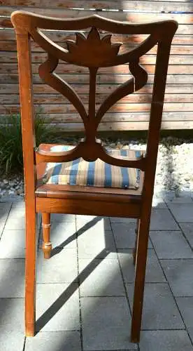 Zwei Jugenstil-Stühle, ca.1905,Holz,sollten überarbeitet werden .