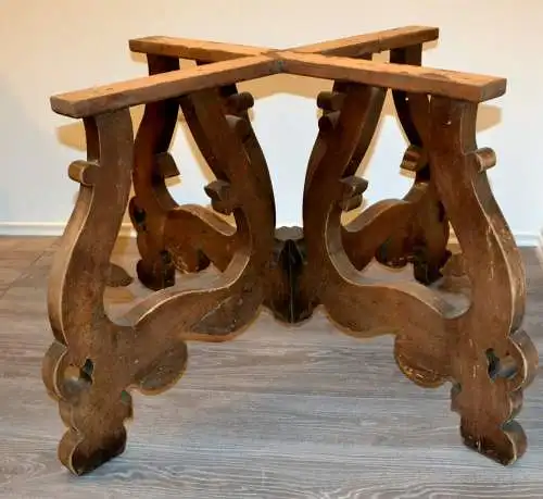 Möbel,runder Bauerntisch, alter Barockfuss, neue Platte,für Restaurator/Bastler