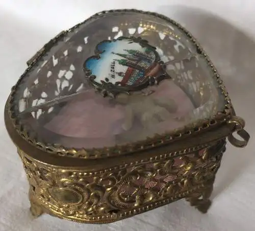Kleines Souvenir-Schmuckkästchen aus Messing mit Wachs-Christkind Mariazell