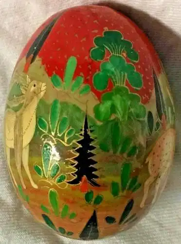 Sehr dekoratives bemaltes Ei aus Holz Tierdarstellungen, wohl  Rußland 20.Jhrdt